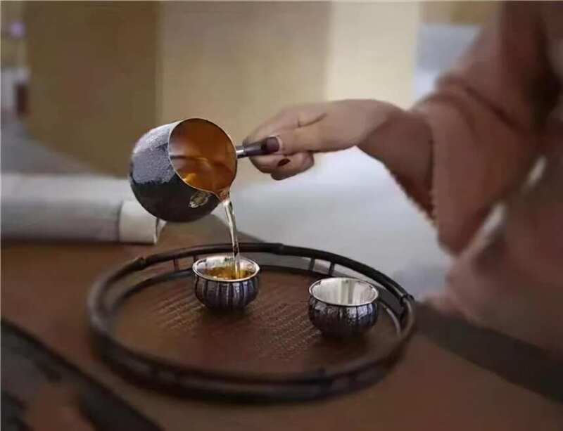 普洱生茶的好坏与如何储存有关，是否需要紧压还是散装取决于个人喜好。