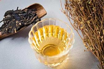 사람이 중년에 이르면, 좋은 차 한잔의 여유로운 시간을 즐긴다