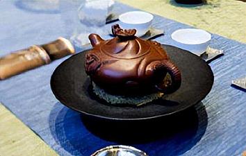 J'ai bu du thé pendant 20 ans et je suis un ancien fana de thé : la vie est difficile ! Je ne fais que boire du thé en tant qu'habitude, comment ça se pourrait ?