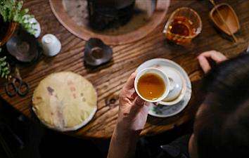 お茶の良いところと悪いところ、お茶を飲んだら体重が軽くなるか？（よく飲むとよいか？お茶の良いところと悪いところ？）