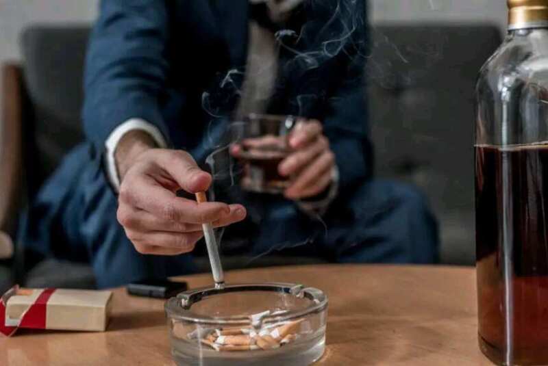 烟酒有害，喝茶养生，喜欢抽烟喝酒的人，喝茶能抵消烟酒的伤害吗