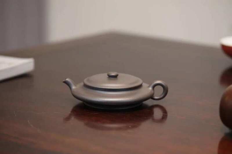 紫砂器型一一虚扁壶