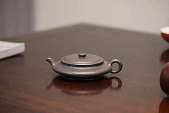 Vase en terre de Chine en forme d'urne, modèles de céramiques de Qing dynasty.