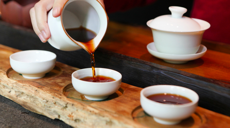 Der Unterschied zwischen neuen und alten Tees in Pu-Erh-Tee