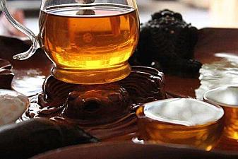 Наблюдая за приготовлением Путяо "густого чая"