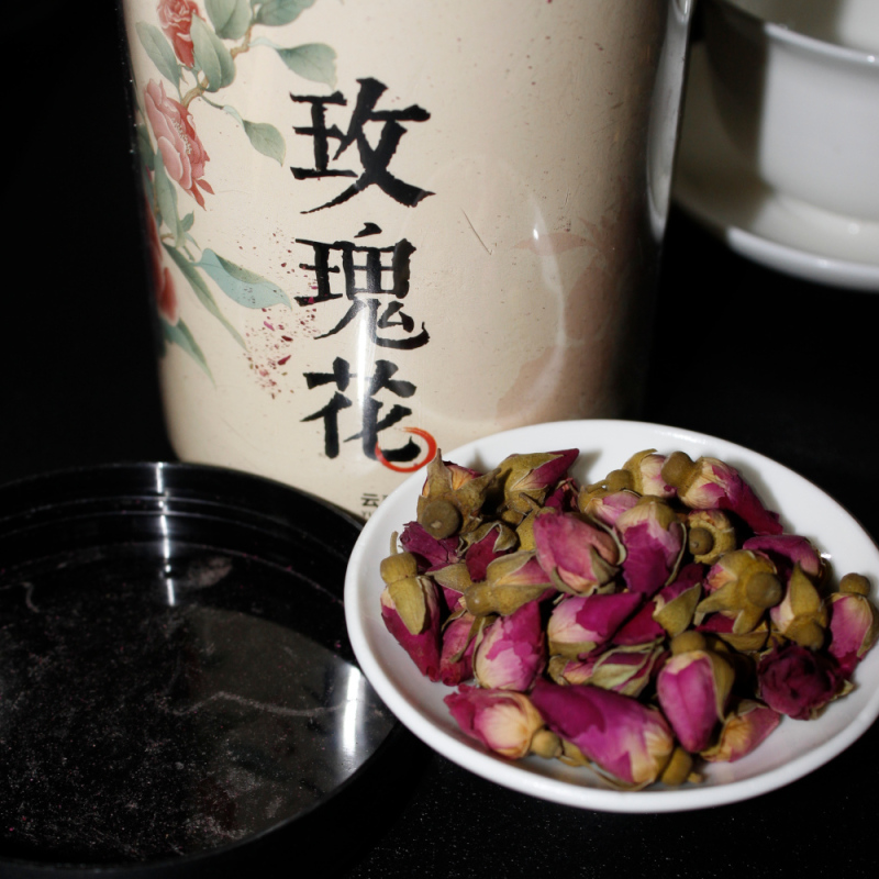 Thé aux fleurs du Yunnan – Boutons de rose, pousses florales, thé aux fruits