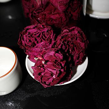 Yunlu Tee aus erblühten Rosen